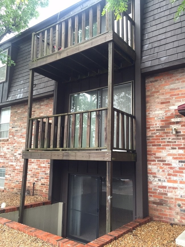 Bear Garden Apartments in Springfield, MO - Building Photo - Building Photo