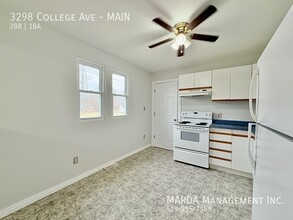 3298 College Ave in Windsor, ON - Building Photo - Building Photo