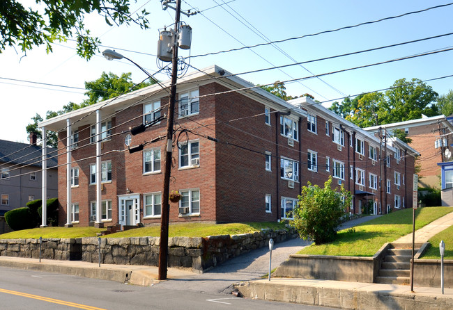 104 Main St in Brewster, NY - Foto de edificio - Building Photo