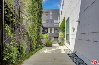 825 Kings Rd in West Hollywood, CA - Building Photo - Building Photo