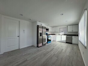 19351 Strathern St in Los Angeles, CA - Building Photo - Building Photo