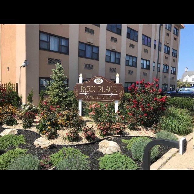 185 W Park Ave, Unit #307 in Long Beach, NY - Foto de edificio - Building Photo