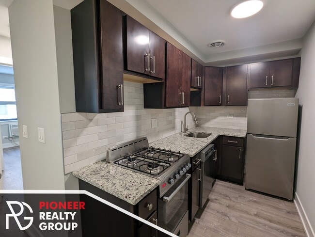 417 W Barry Ave, Unit 4