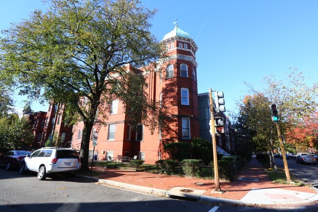 421 Constitution Ave NE in Washington, DC - Building Photo - Building Photo