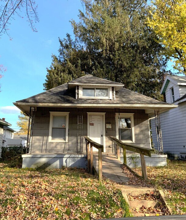 1810 Marine St in South Bend, IN - Building Photo