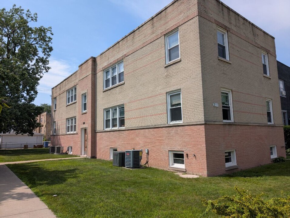2909 W Farragut Ave in Chicago, IL - Building Photo