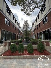 896 Green Bay Rd in Winnetka, IL - Building Photo - Building Photo