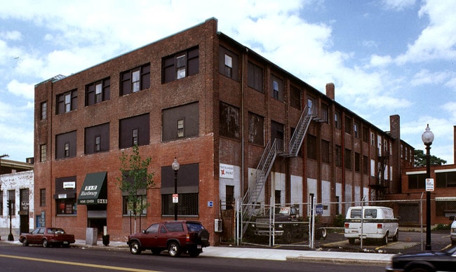 950 Dorchester Ave in Dorchester, MA - Foto de edificio - Building Photo