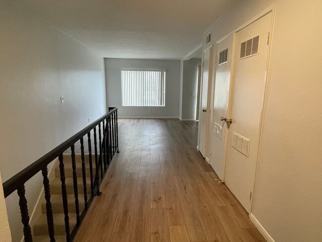 4218 Fiesta Way in Oceanside, CA - Foto de edificio - Building Photo