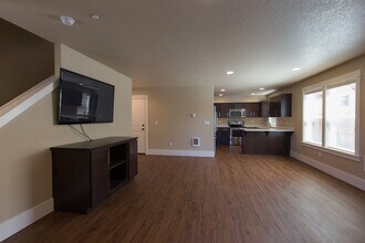 915 SW 10th St, Unit 101 in Corvallis, OR - Foto de edificio - Building Photo