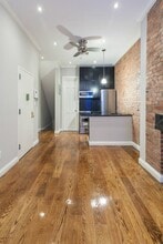 279 E 10th St in New York, NY - Building Photo - Building Photo