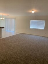 2065 W Vineyard Ct in Hanford, CA - Building Photo - Building Photo