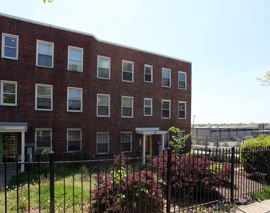 1801 Maryland Ave NE in Washington, DC - Building Photo