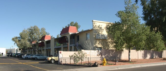 Mountain Creek Apartments in Phoenix, AZ - Foto de edificio - Building Photo