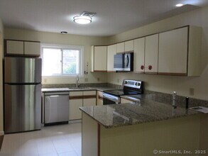 31 Rivermead in Avon, CT - Building Photo - Building Photo