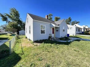 125 38th St NE in Cedar Rapids, IA - Building Photo - Building Photo