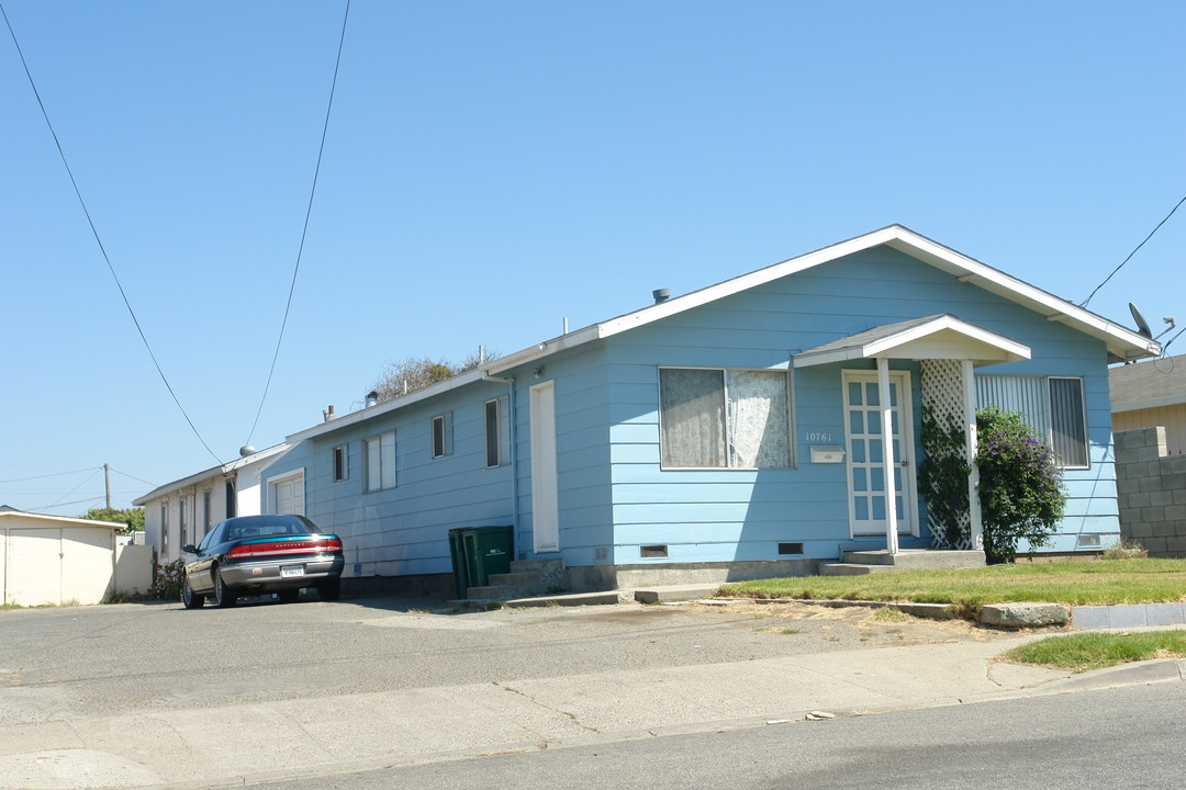 10761 Axtell St in Castroville, CA - Building Photo