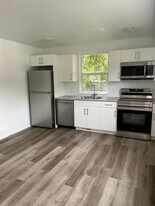 11820-11861 61 St NW in Edmonton, AB - Building Photo