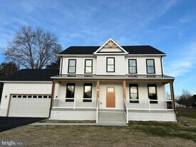 43 Lee St in Montross, VA - Building Photo