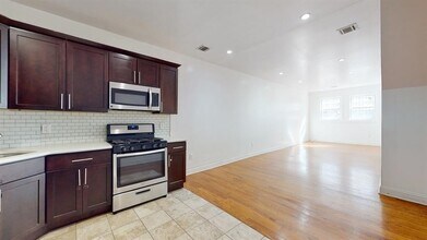 131 Brunswick St in Jersey City, NJ - Building Photo - Building Photo