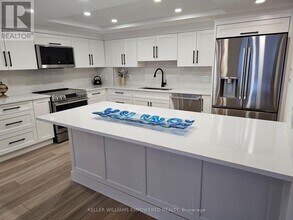 33 University Ave in Toronto, ON - Building Photo - Building Photo
