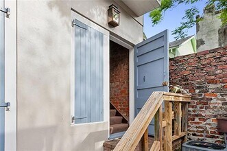 622 Dauphine St in New Orleans, LA - Foto de edificio - Building Photo
