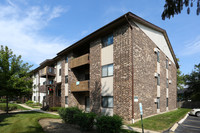 Emerald Pointe Apartments in Vernon Hills, IL - Building Photo - Building Photo