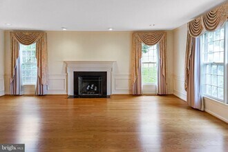 6209 Stoneham Ln in McLean, VA - Building Photo - Building Photo