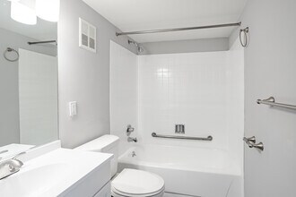Vermont Plaza Apartments in Atlantic City, NJ - Foto de edificio - Interior Photo