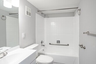 Vermont Plaza Apartments in Atlantic City, NJ - Building Photo - Interior Photo