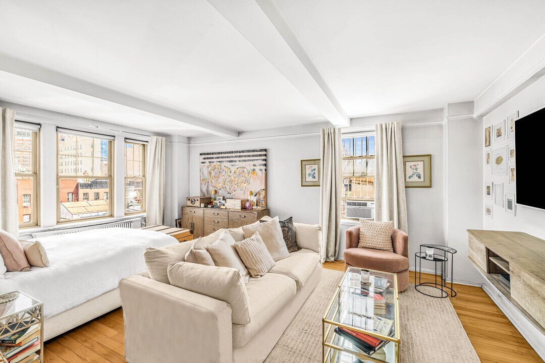 299 W 12th St in New York, NY - Building Photo