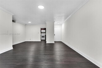 13715 Kendale Lakes Cir in Miami, FL - Building Photo - Building Photo