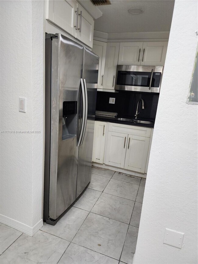 340 E 5th St in Hialeah, FL - Building Photo - Building Photo