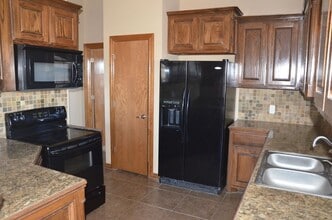 1101 Glen Eagles Ct in Norman, OK - Building Photo - Building Photo