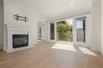8541 Alcott St, Unit 201 in Los Angeles, CA - Foto de edificio - Building Photo