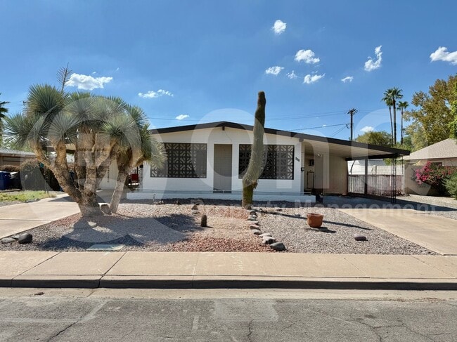 property at 652 N Drew St W