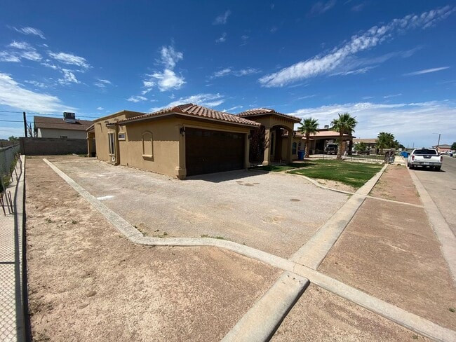 390 Burkett Dr in Clint, TX - Building Photo - Building Photo