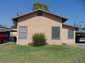 5240 S Center St in Westmorland, CA - Building Photo - Building Photo