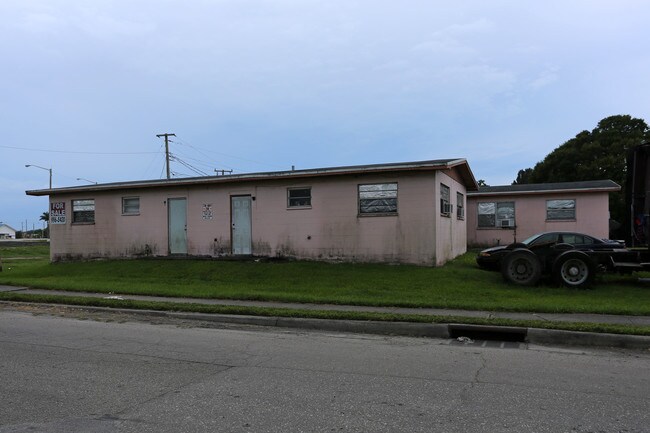 170 NW 6th Ave in South Bay, FL - Foto de edificio - Building Photo