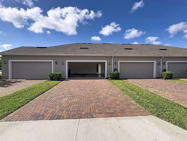 6328 Goldcoast Ave in Apollo Beach, FL - Building Photo - Building Photo