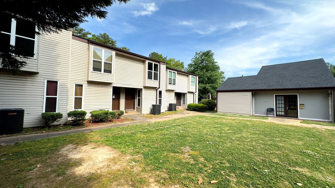 Highland Park Townhome Apartments in Birmingham, AL - Building Photo