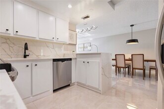 7011 Environ Blvd in Lauderhill, FL - Building Photo - Building Photo