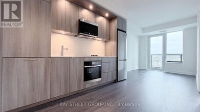 60 Central Park Roadway in Toronto, ON - Building Photo - Building Photo