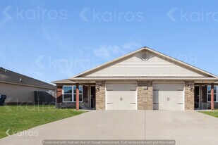 5002 Thomas St, Unit 08A in Siloam Springs, AR - Building Photo