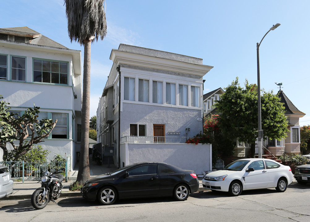 20 Rose Av in Venice, CA - Foto de edificio