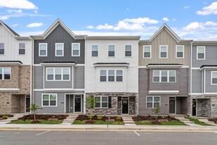 705 Lucky Clover Wy in Fuquay Varina, NC - Building Photo