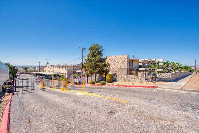 6400 Edgemere Blvd in El Paso, TX - Foto de edificio - Building Photo