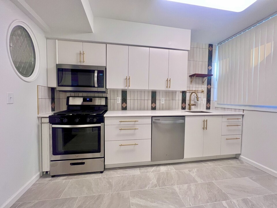 352 S Main St, Unit 1 Garden Apartment in Phillipsburg, NJ - Building Photo