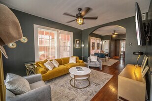 309 King William St in San Antonio, TX - Building Photo