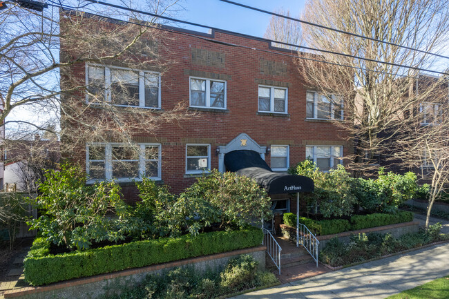 Federal East Apartments in Seattle, WA - Building Photo - Primary Photo